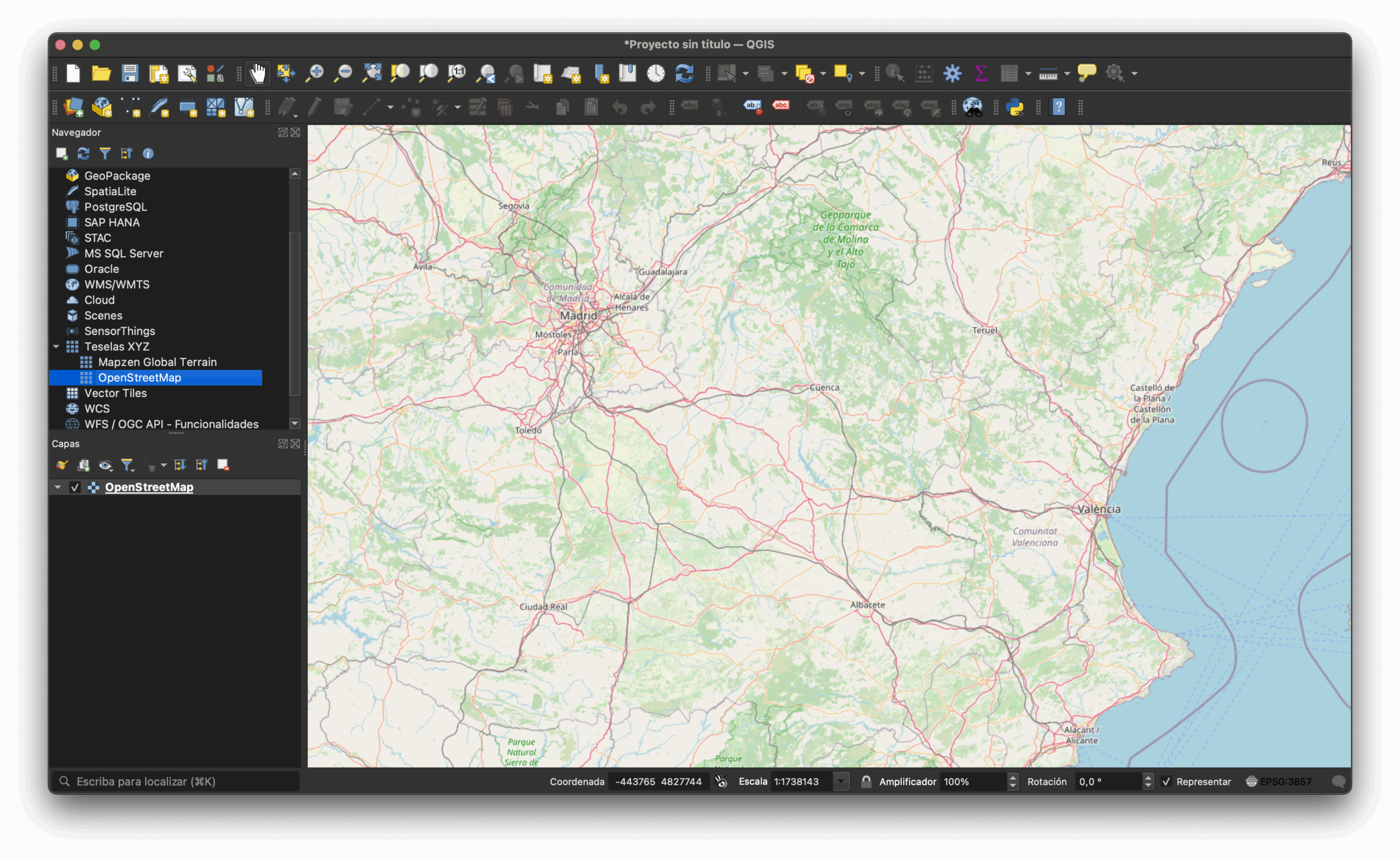 Capa de OpenStreetMap cargada en el proyecto de QGIS