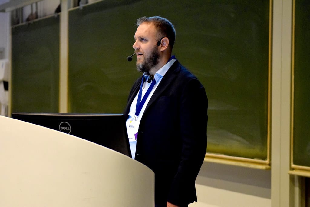 Andrés Martínez Soto - durante su charla AI & Open Standards to Enhance the Educational Experience From fragmentation to a unified academic experience